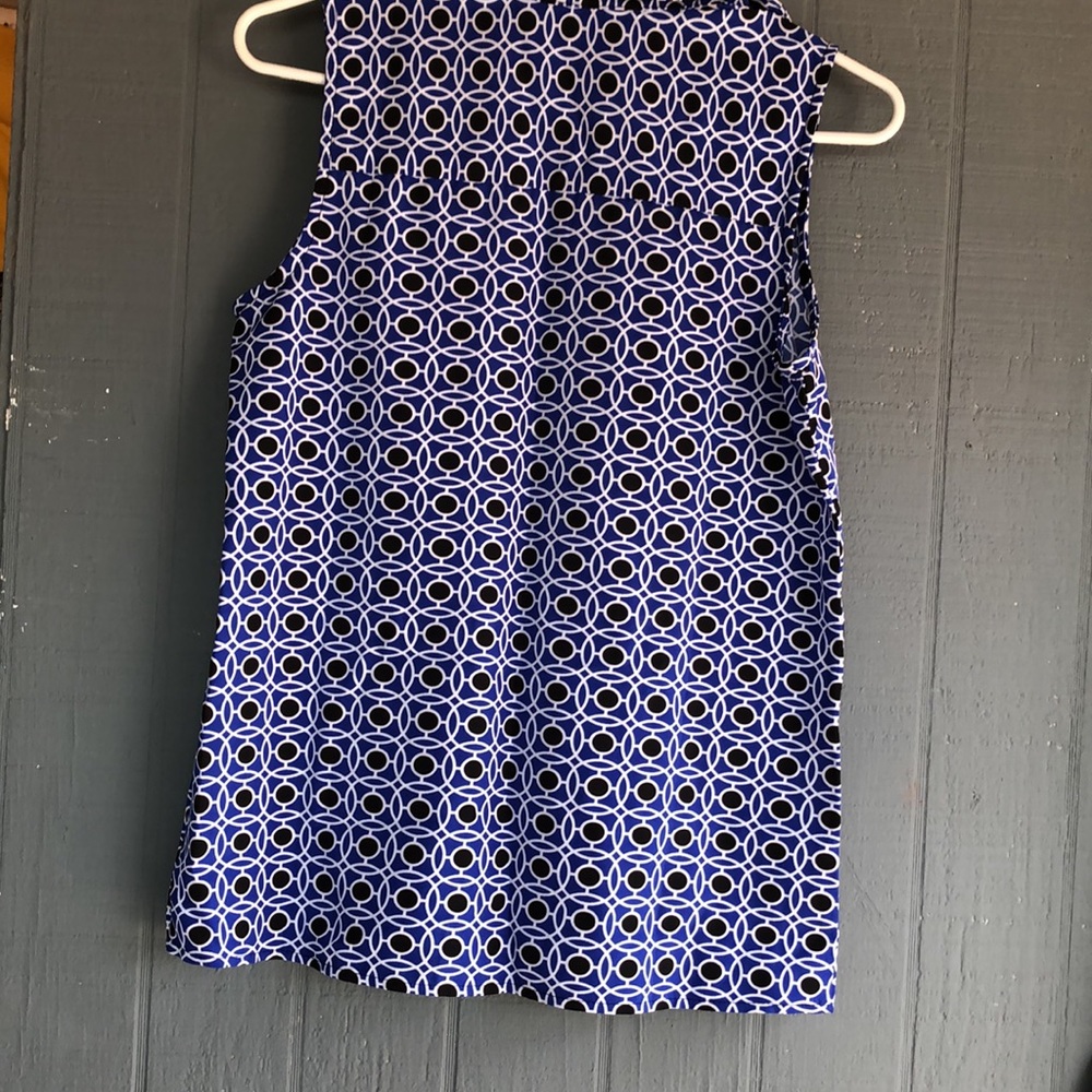 Ladies Sleeveless blouse Size  M . - Picture 2 of 3